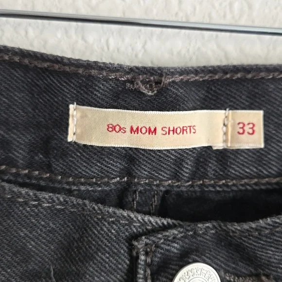 Levi's 80's Mom Shorts Black Denim Rolled Hem Shorts - Picture 3 of 8